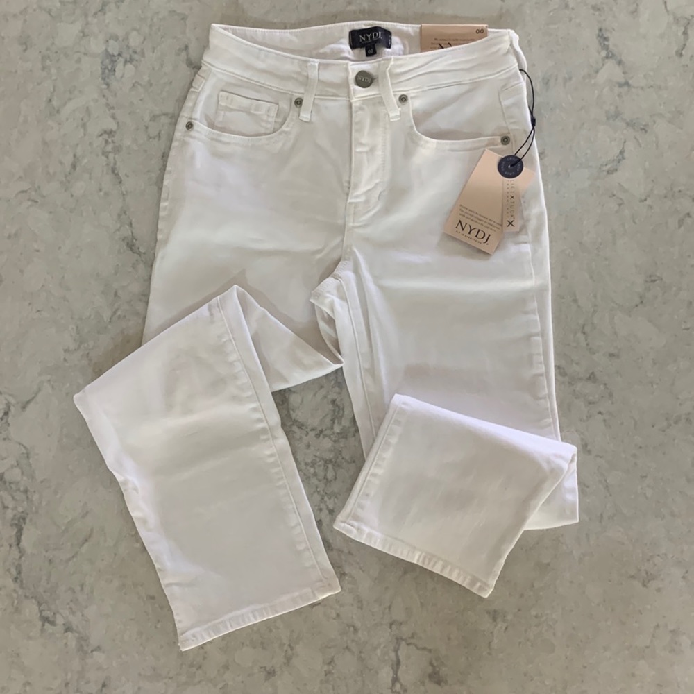 NWT NYDJ CAPRI IN WHITE